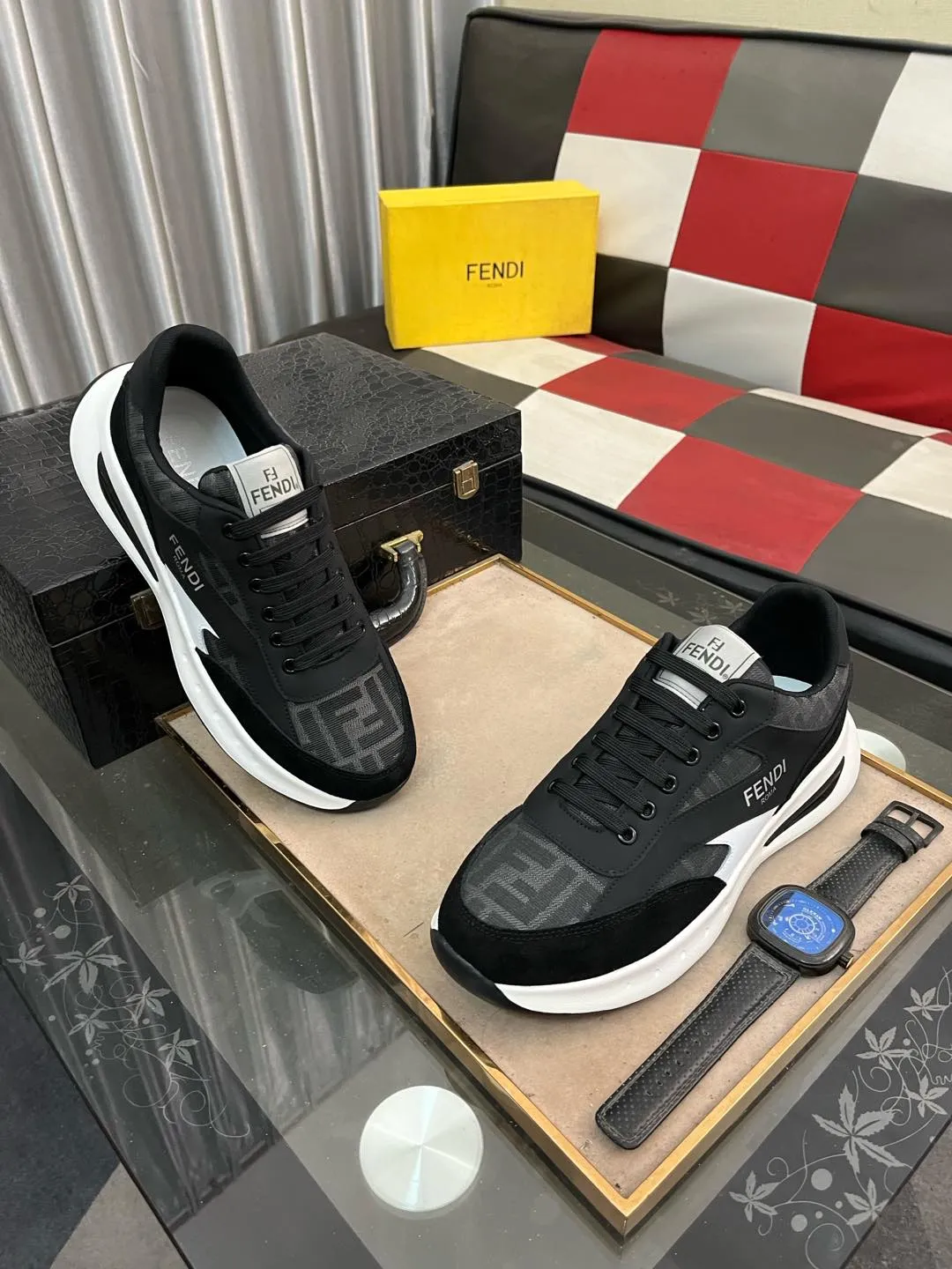 Men's Men's Shoes💰440⌚️⌚️[fendi] Fendi's classic and comfortable men's, this complex sneaker is made of soft calfskin➕genuine leather lining➕original ultra-light rubber material with rough outsole. This unique light style is suitable for the casual and refined sensibility of this season. It is comfortable and natural on the feet. It is an everyday style for casual travel in autumn and winter! 38−443️⃣colors available